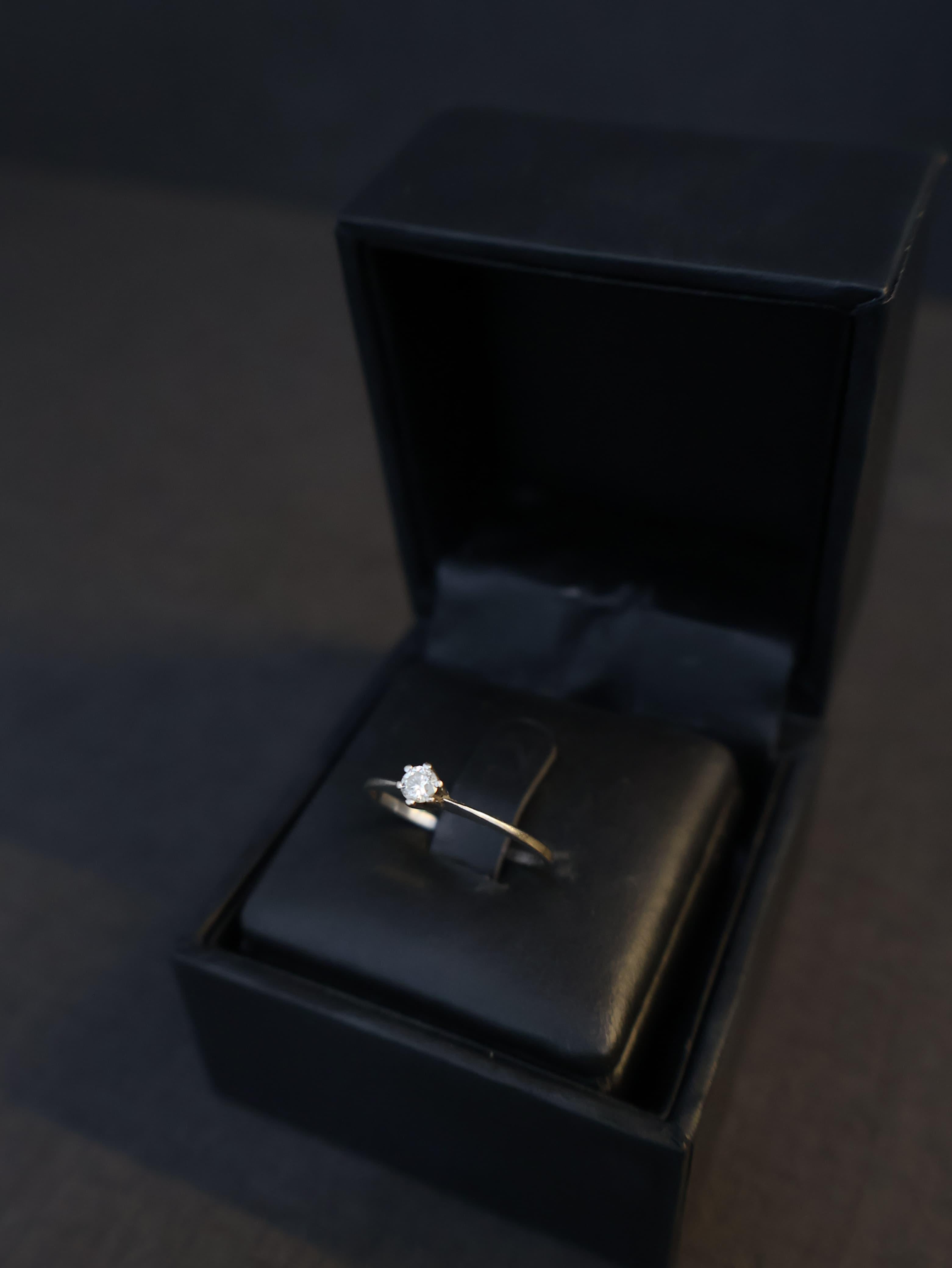 Anel solitário em Ouro e Diamante