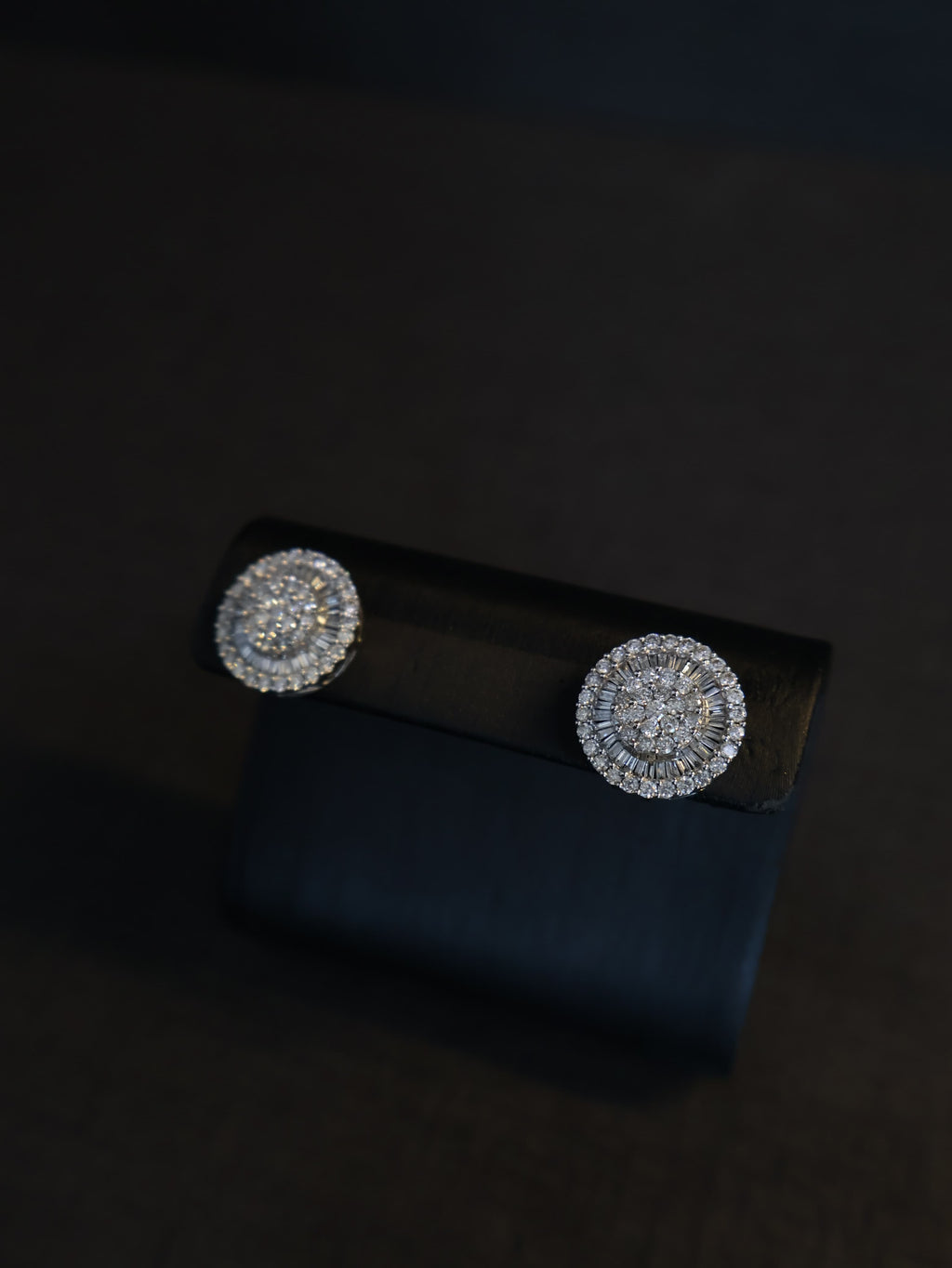 Brinco em Ouro Branco e Diamantes