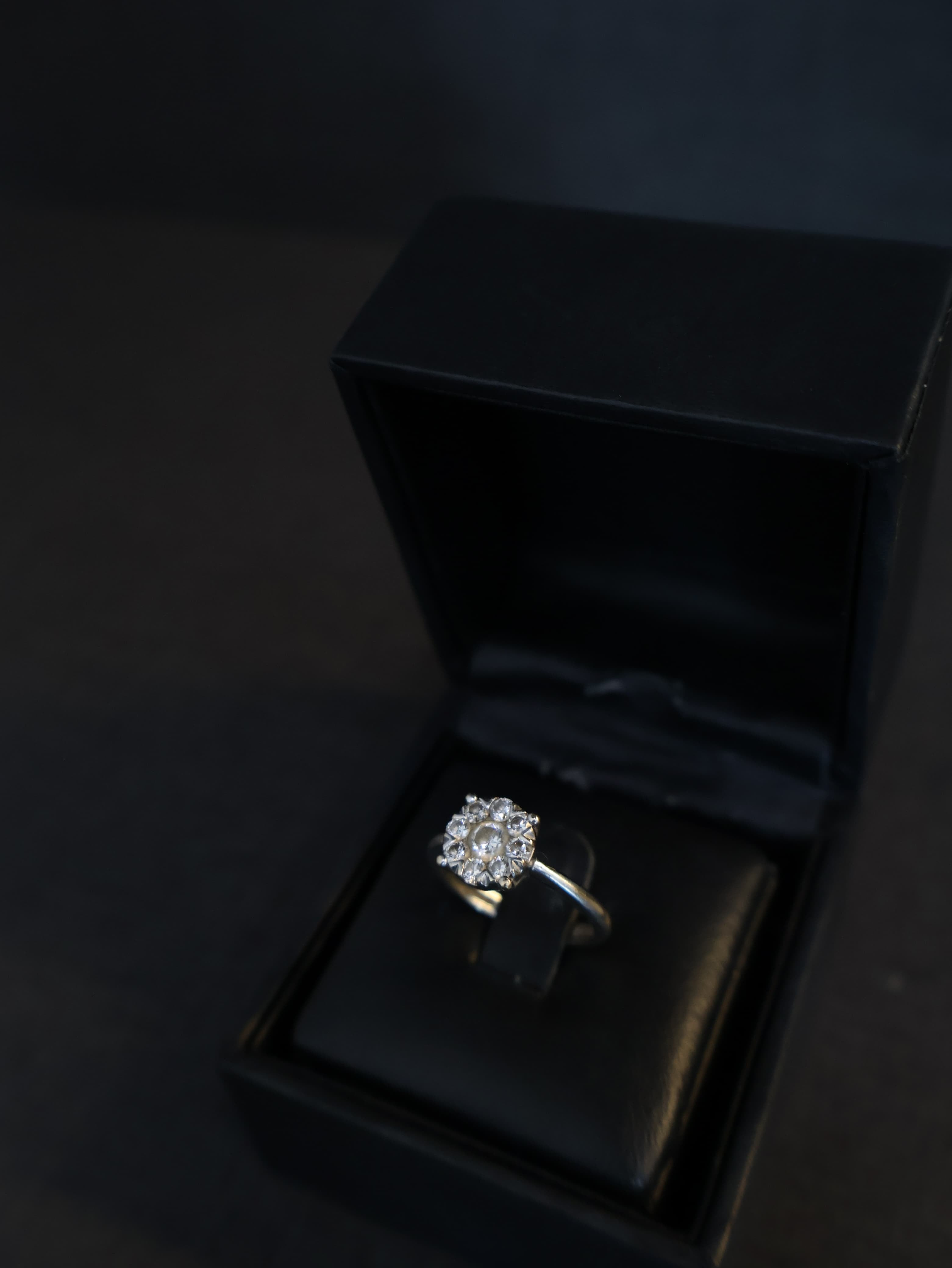 Anel em Ouro Branco e Diamantes