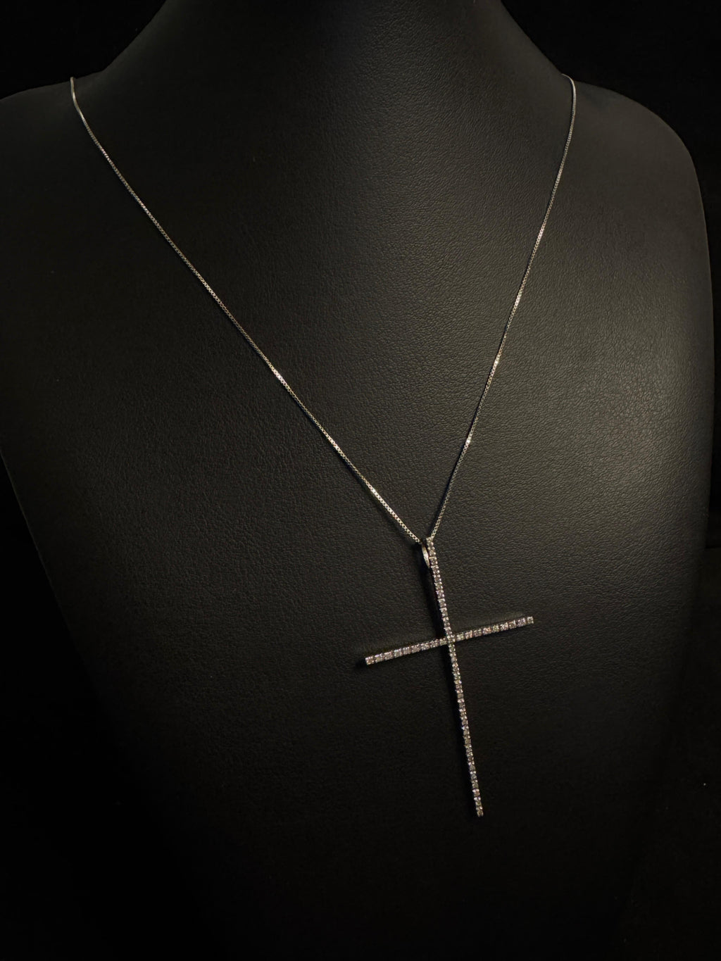 Colar ouro branco e diamantes
