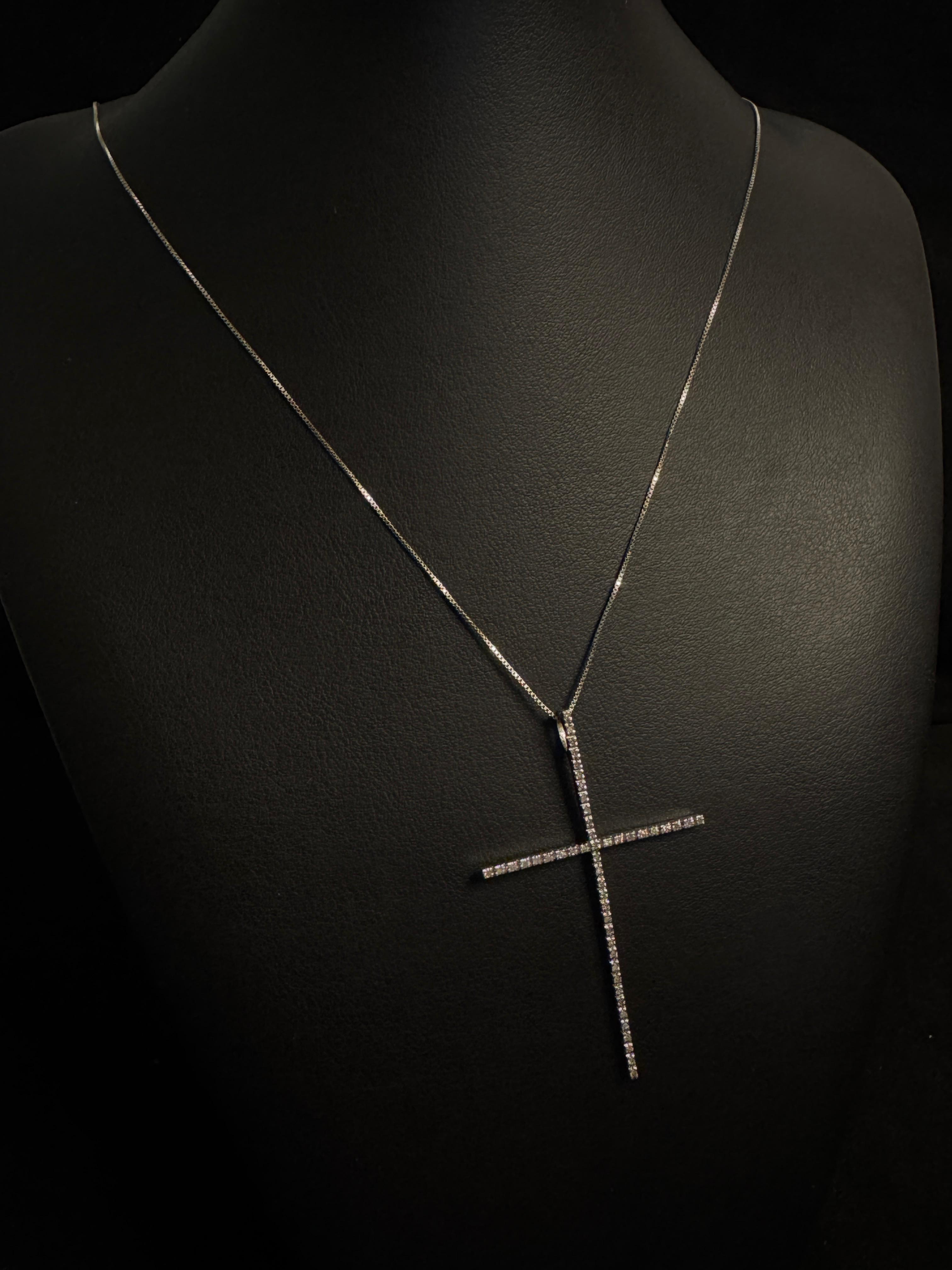 Colar ouro branco e diamantes