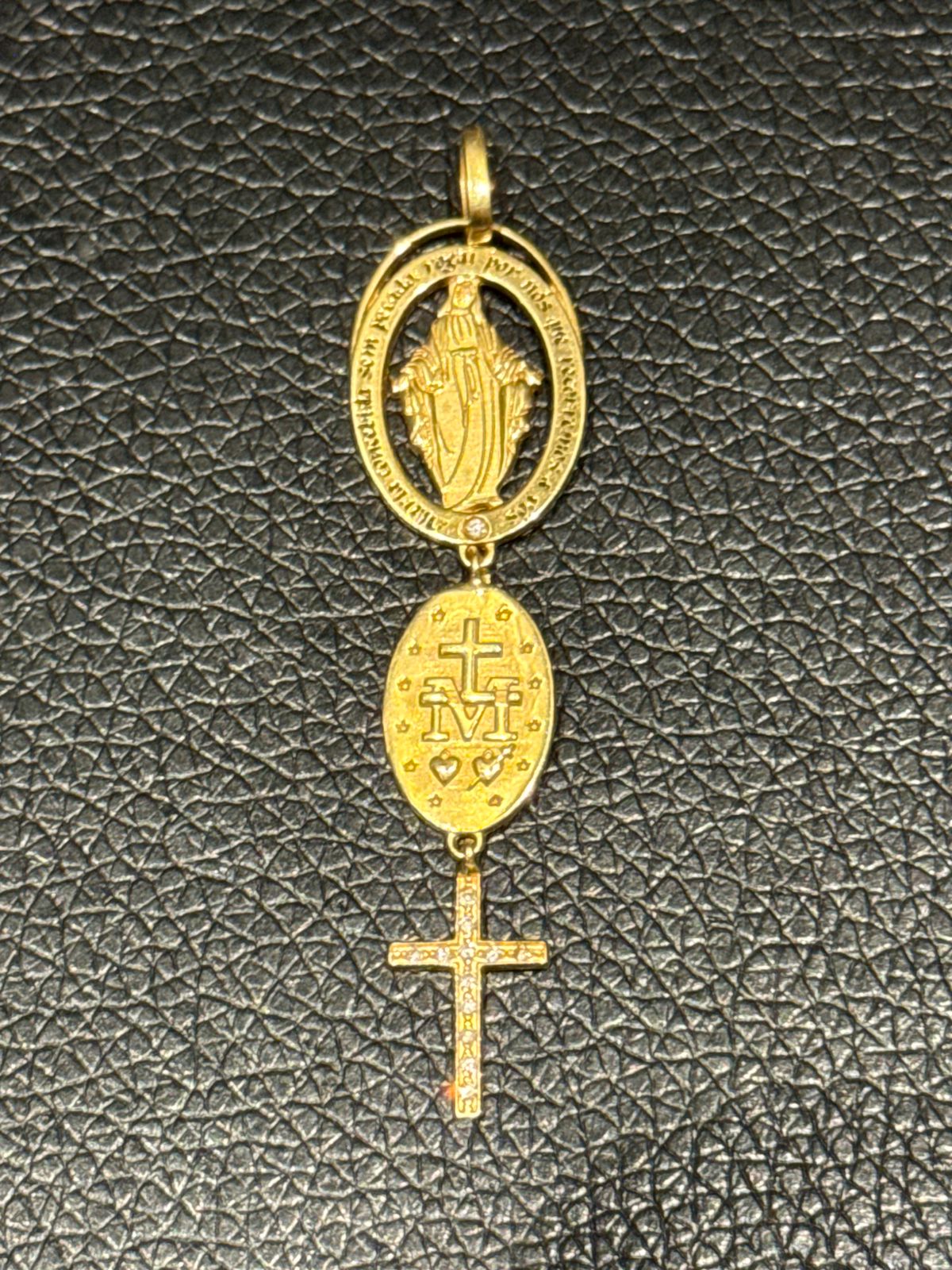 Pingente de Ouro e Diamantes