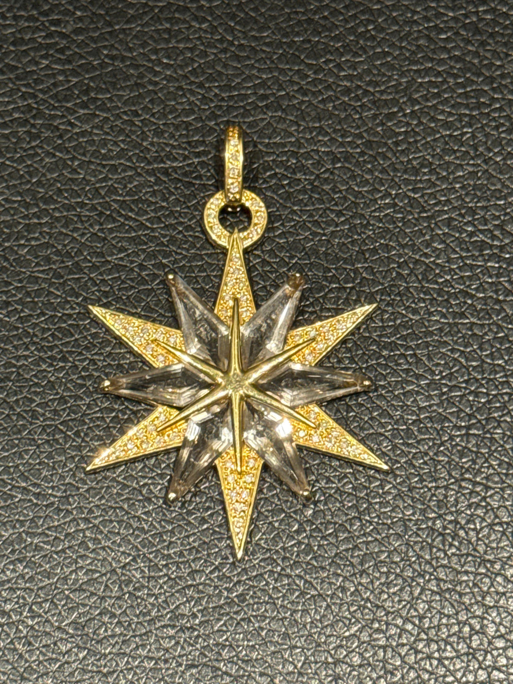 Pingente de Ouro e Diamantes