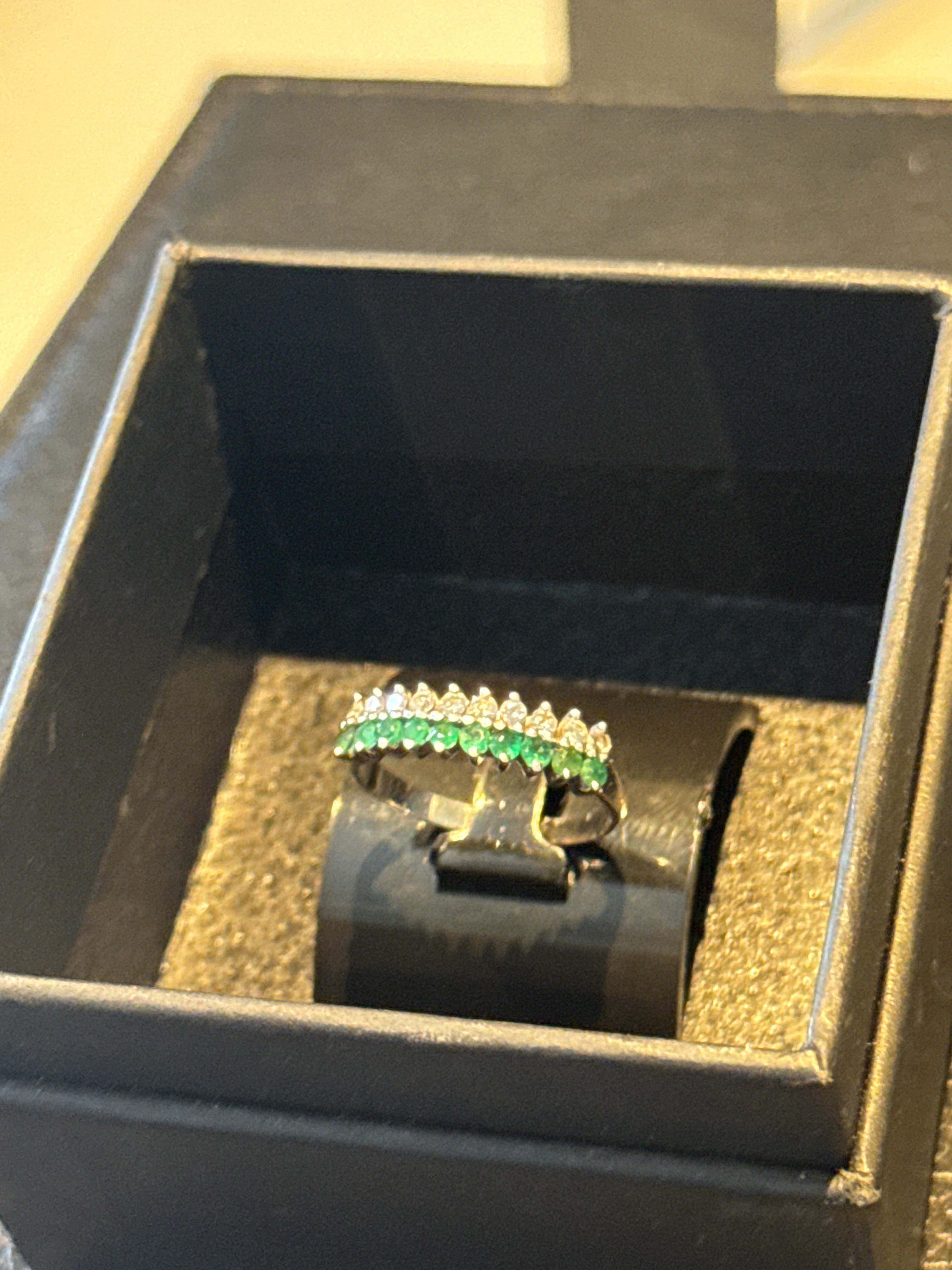 Anel em Ouro Diamantes e Esmeraldas