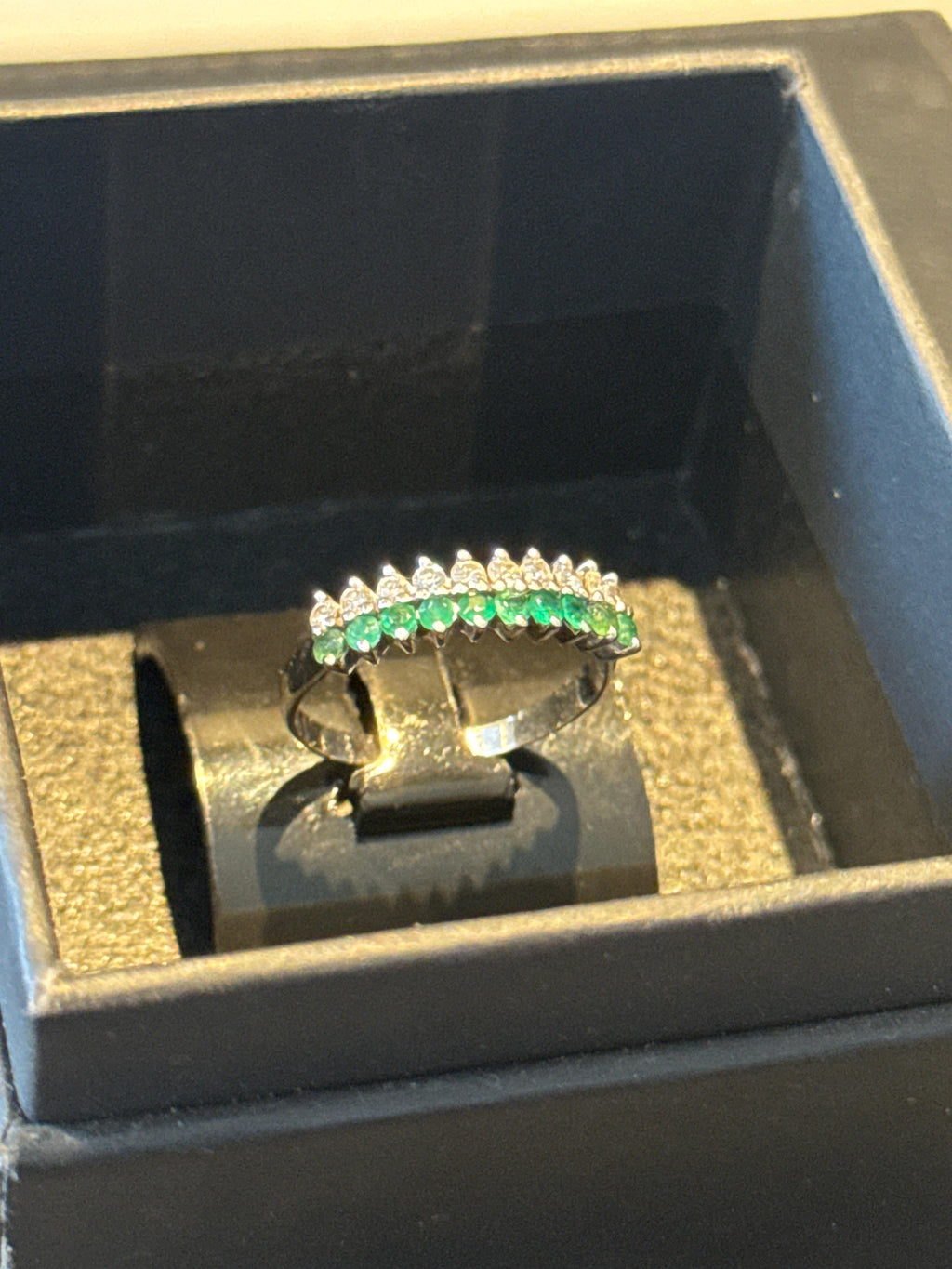 Anel em Ouro Diamantes e Esmeraldas