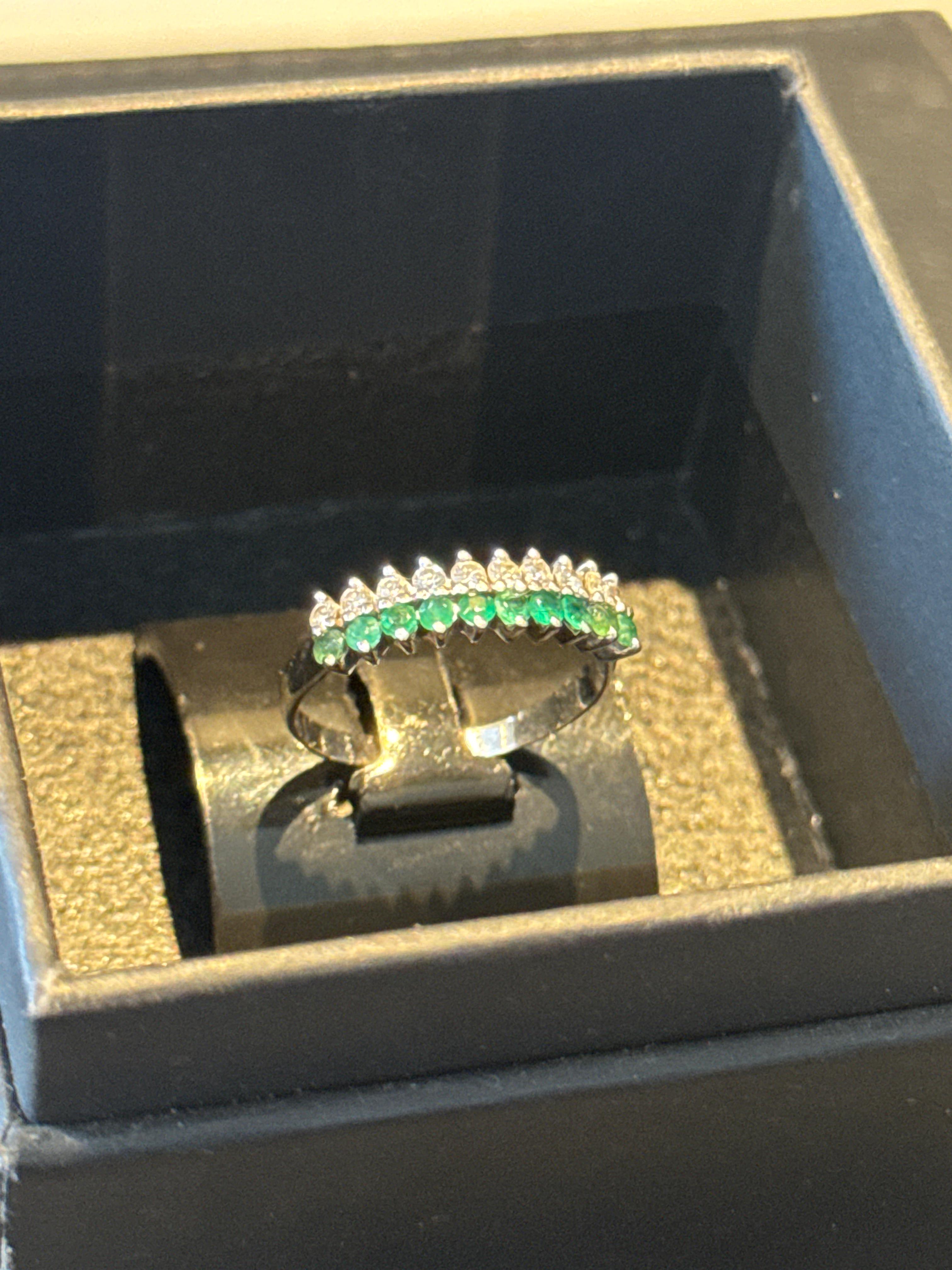 Anel em Ouro Diamantes e Esmeraldas