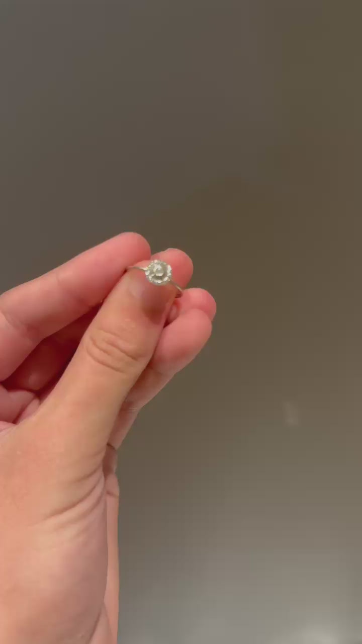 Anel em Ouro Branco e Diamantes
